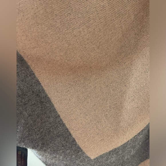 Meliflous NWT Grey Cardigan Poncho Shawl - Picture 6 of 9